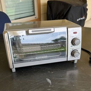 Black & Decker Silver Stainless-Look Toaster Oven